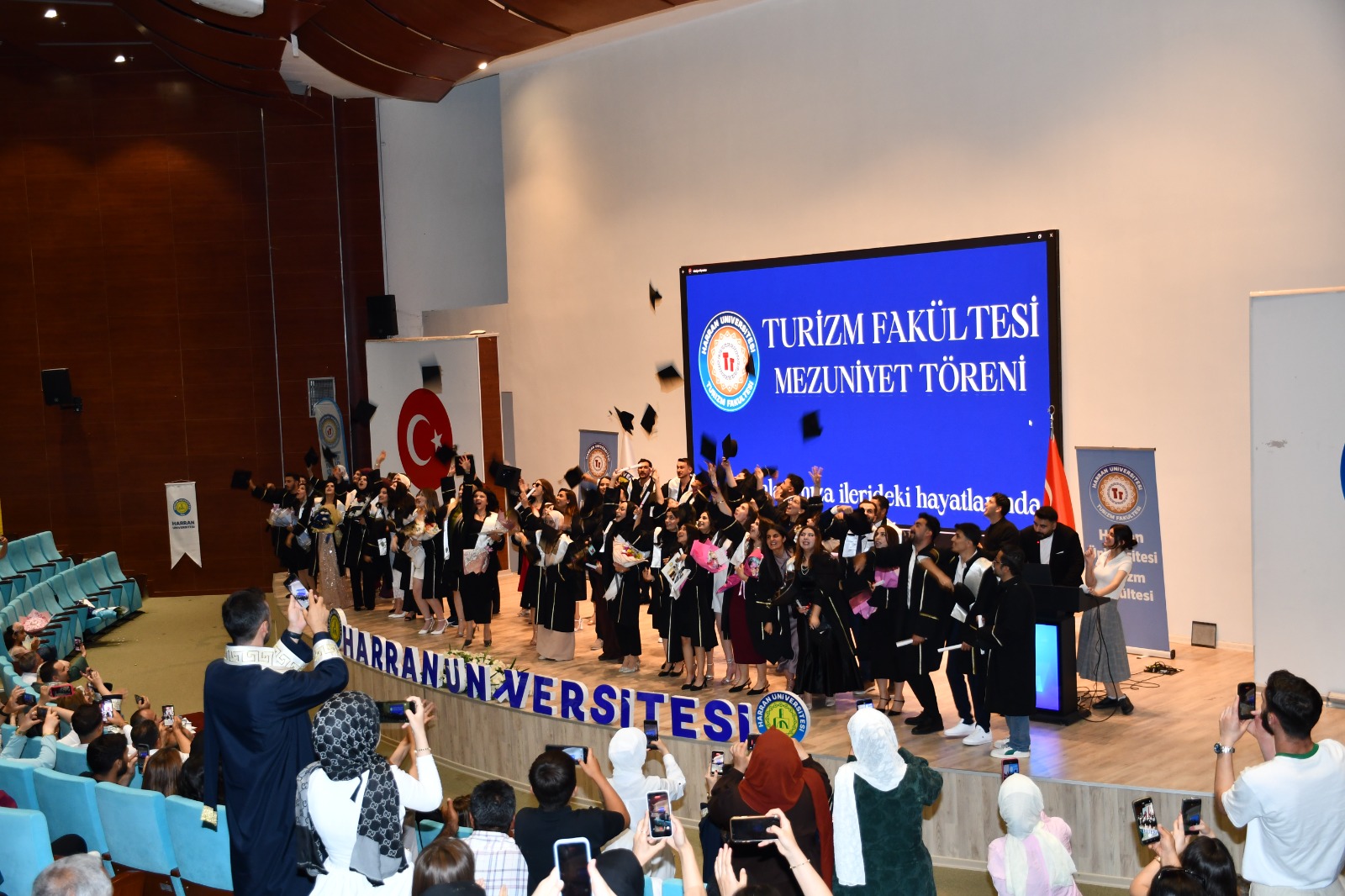 Harran Üniversitesi Turizm Rehberliği Bölümünde Mezuniyet Coşkusu